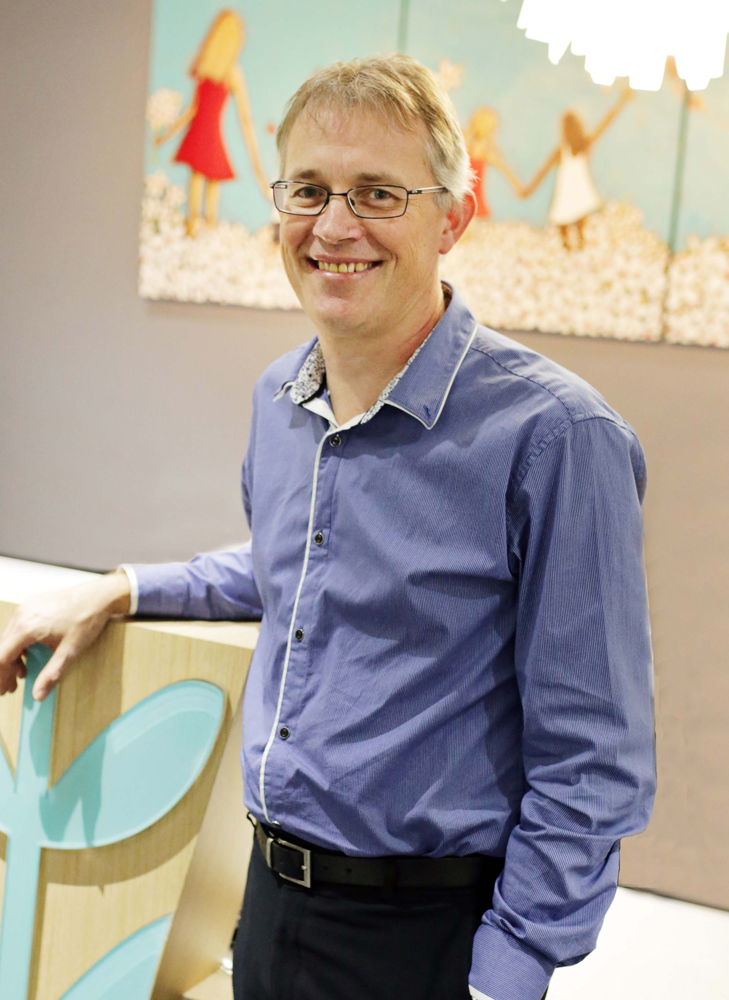 Dr Kelvin Larwood   
